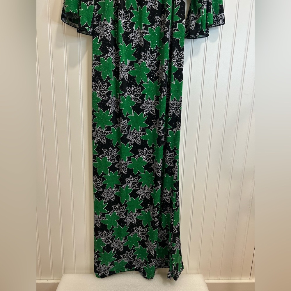 Elegant Floral Long Sleeve Dress in Black and Green floral . - Picture 3 of 14